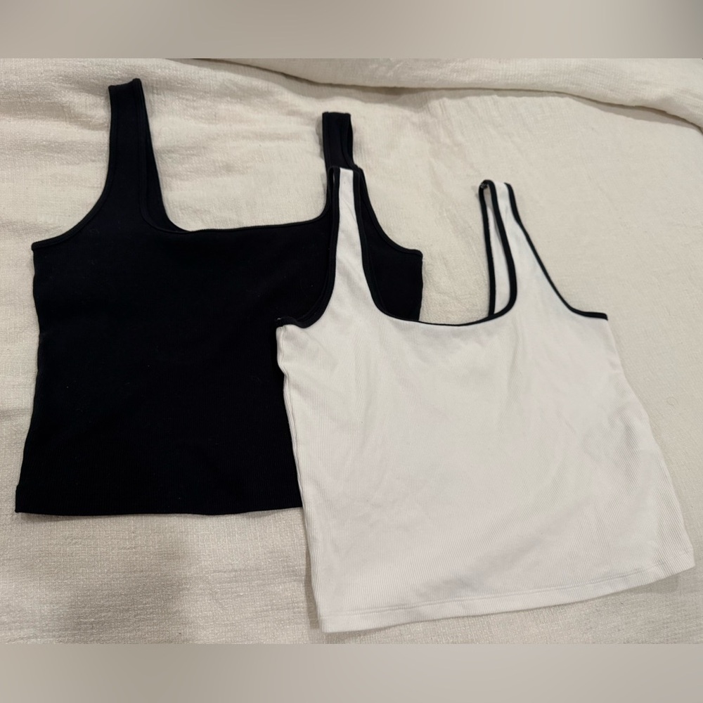 ABERCROMBIE & FITCH Black and White Crop Tank Tops